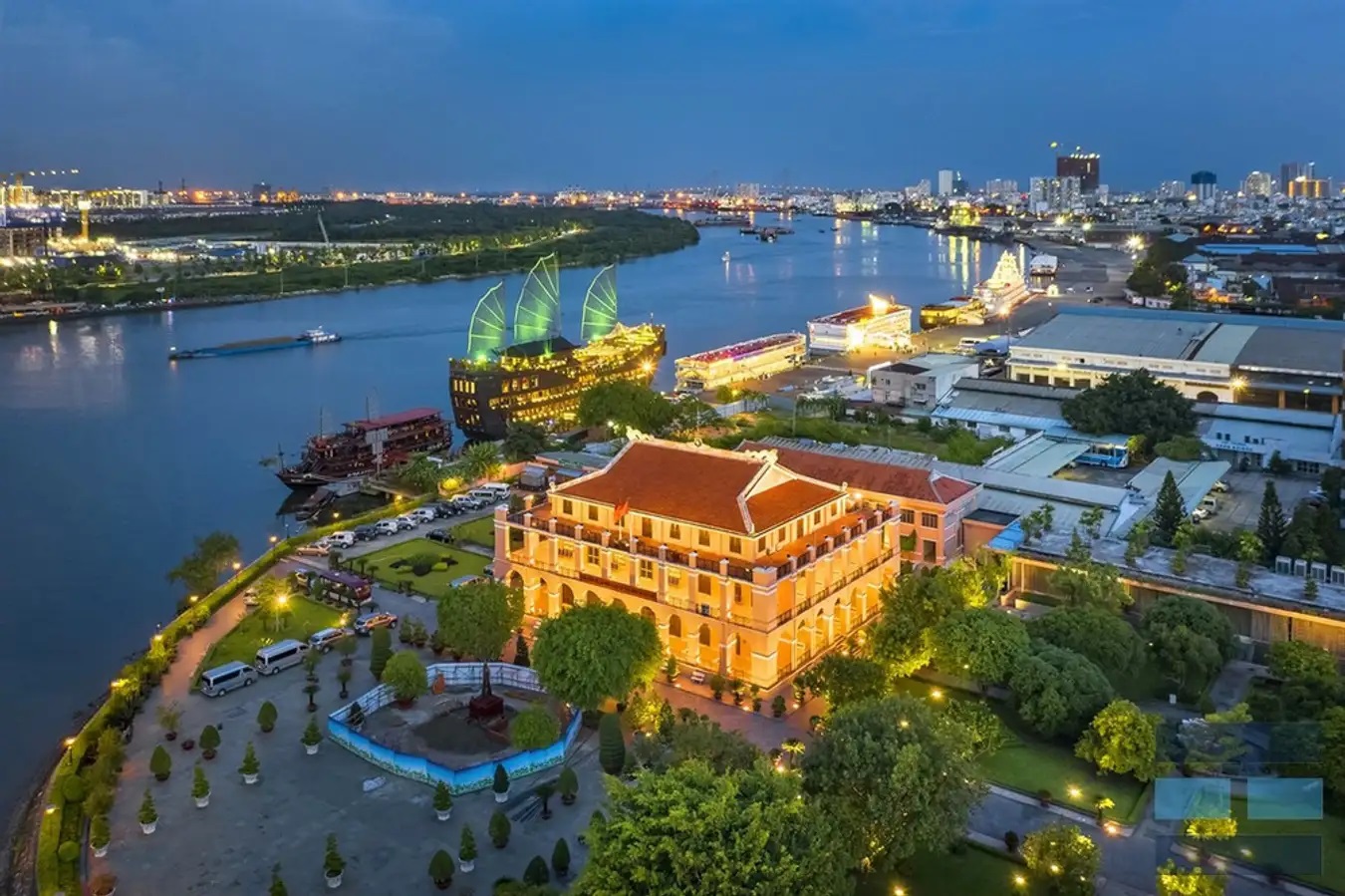 Thủ tục thuê xe cho người nước ngoài tại TPHCM chi tiết từ A-Z – Kinh nghiệm và lưu ý 2025